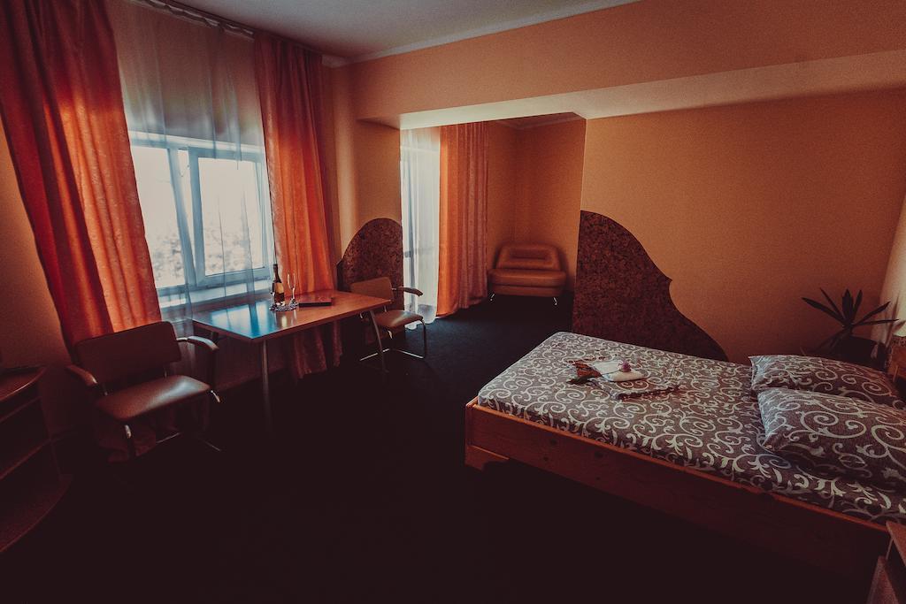 Formula 1 Motel Ivano Frankivsk Ruang foto