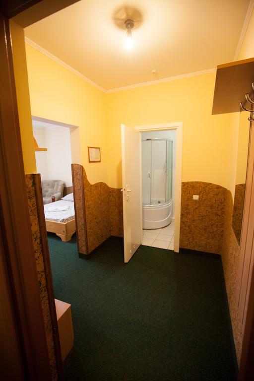 Formula 1 Motel Ivano Frankivsk Ruang foto